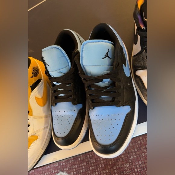 Air Jordan 1 lows and mids - Picture 3 of 5